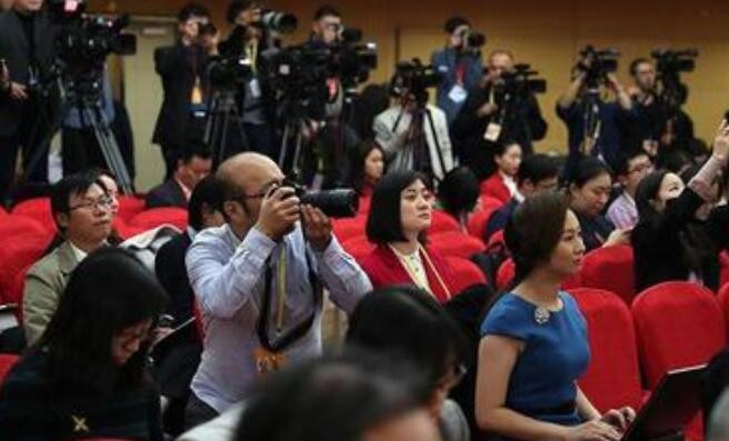 “以牧马人的方法听见爱，北京世贸天阶乐队“空降””