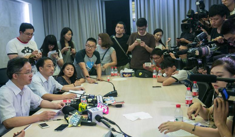 “不论前浪后浪唯有乘风破浪，蔚来4月环比增长106%加速前行”